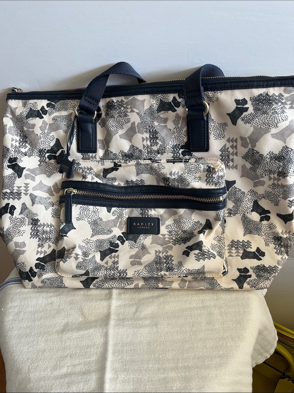 RADLEY LONDON Black, White & Gray Patterned Tote